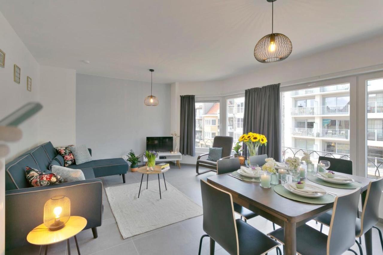 Delightful Family Apartment At Only 50 Meters From The Beach / Panne A Cote De Panne Exteriör bild